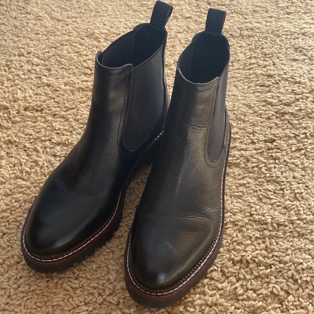 Black leather Chelsea boot